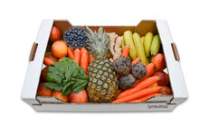 Grill-Box mit Obst und Gemüse